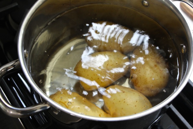 Potatoes-in-a-pot-of-water