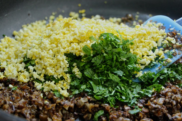 chopped-hard-boiled-egg-parsley-and-mushroom