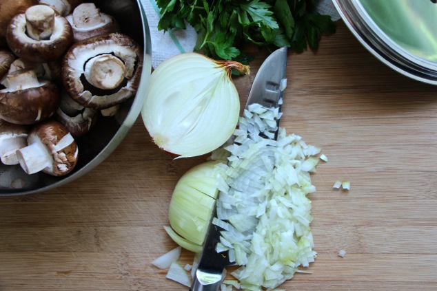 chopping-onion-for-Banatage