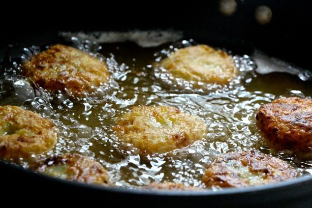 frying-banatage-in-a-pan